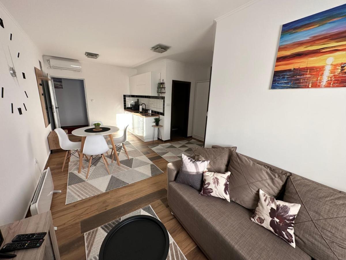 Sky Lux Apartmani Surčin Εξωτερικό φωτογραφία